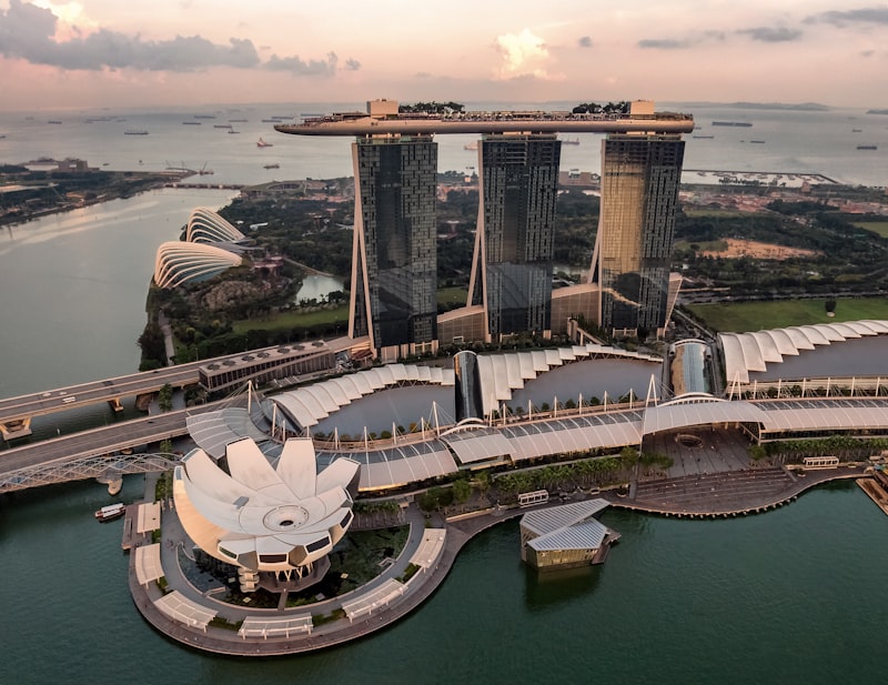 Merlion Park and Marina Bay skyline on a Singapore culture tour